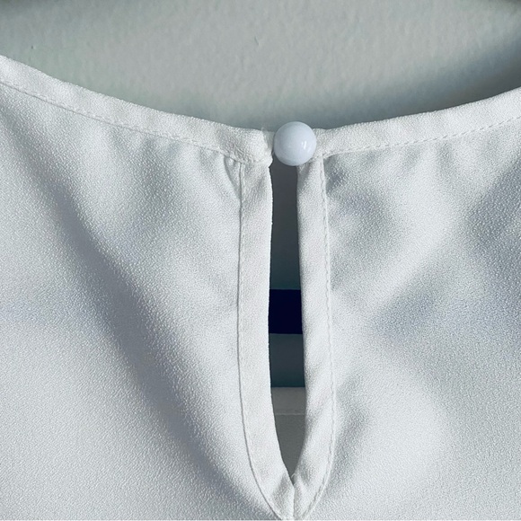 SHEIN Women's White Scalloped Short Sleeve Shirt Blouse Top Size Medium - Picture 9 of 12